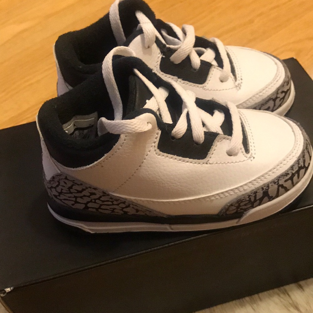 Jordan 3 Retro Toddler sz 8c
*STEAL*